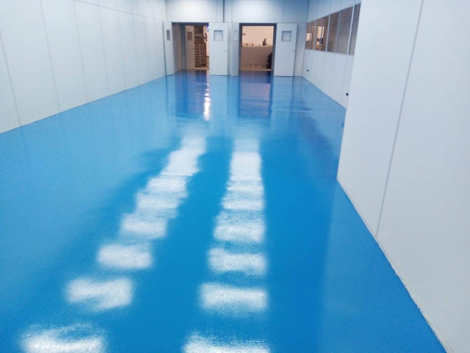 Detalhe de piso epóxi farmacêutico