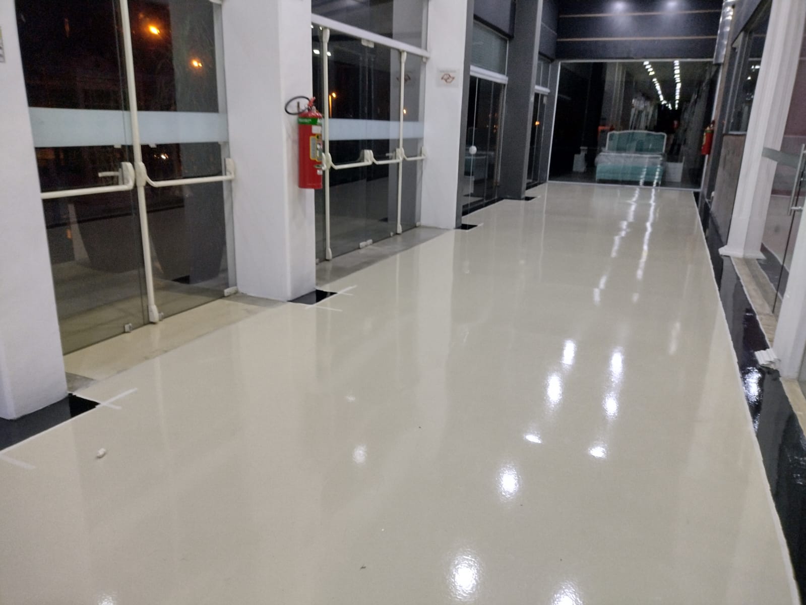 Área de shopping com revestimento epóxi